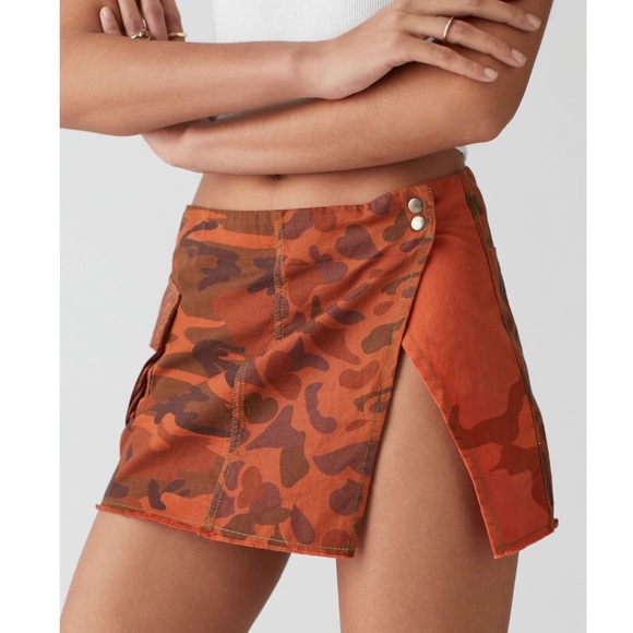 Urban Outfitters Dresses & Skirts - Urban Outfitters Women’s Scarlet Camo Mini Skirt